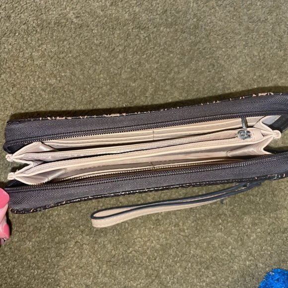 Guess Brown wristlet - Picture 2 of 3